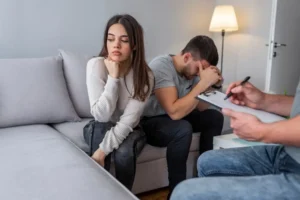 couple with psychologist